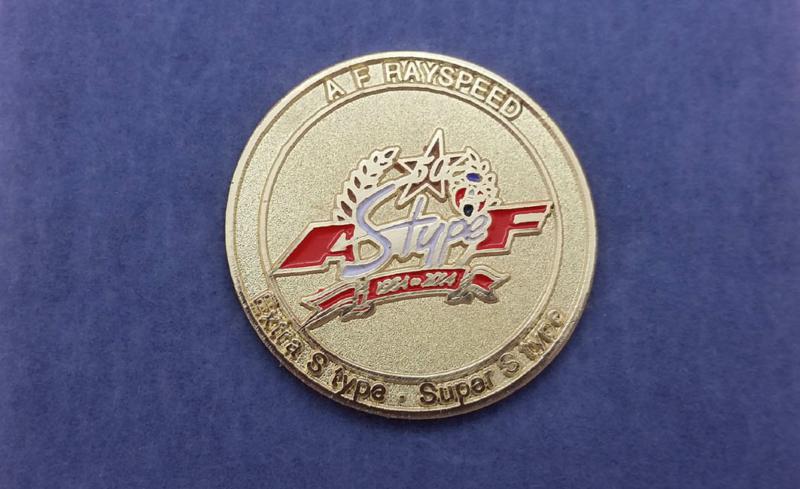 's' Type 50th Anniversary Pin
Badge Gold
Pound Coin Size